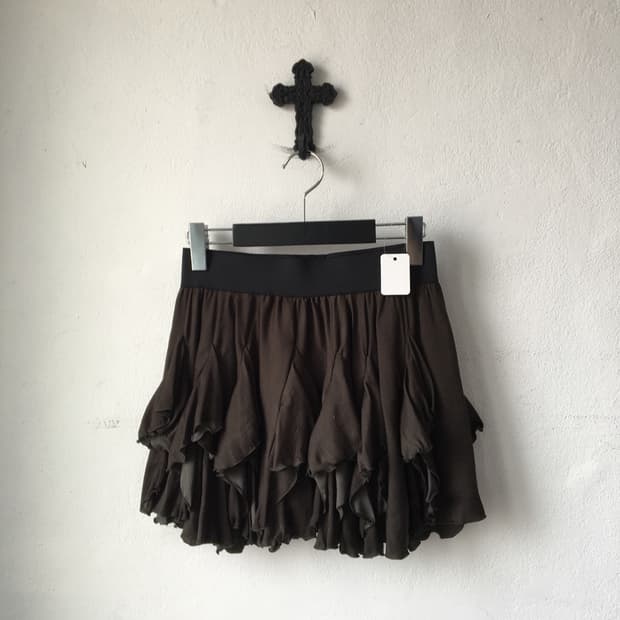 Unbalanced drop layer skirt