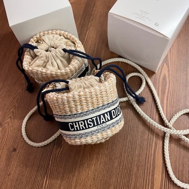  디올뷰티 라탄 드로스트링 미니 크로스백 디올기프트