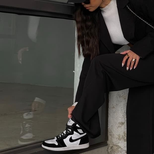 나이키 에어 조던1 미드 GS 블랙화이트