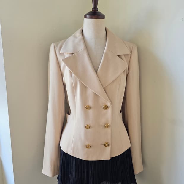 로페 자이로 로고 금장 더블 단추 베이지 울 자켓