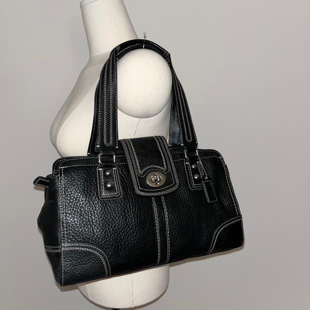 📦Coach Black leather shoulder bag