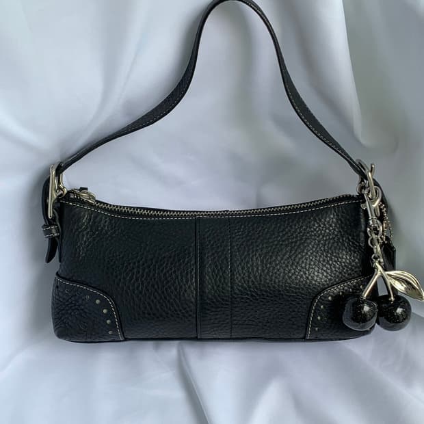 기본템 🖤 Coach 바게트 숄더백