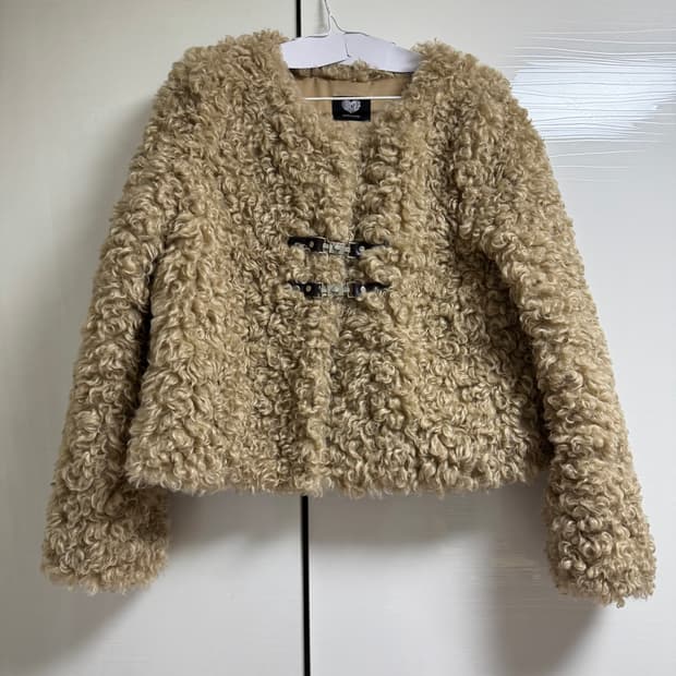 러브이즈트루 퍼자켓