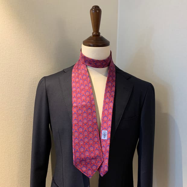 구찌(GUCCI) 명품넥타이 B+등급 미세이염 및 대검안감접힘