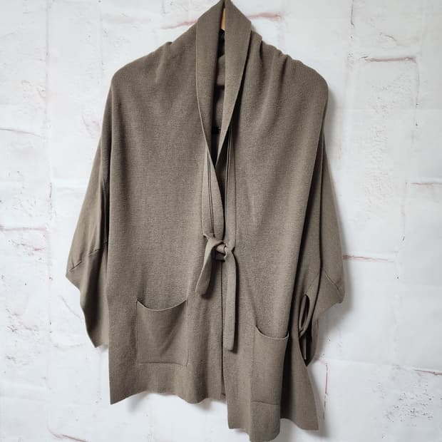 닥스 브라운 색상 니트 가디건