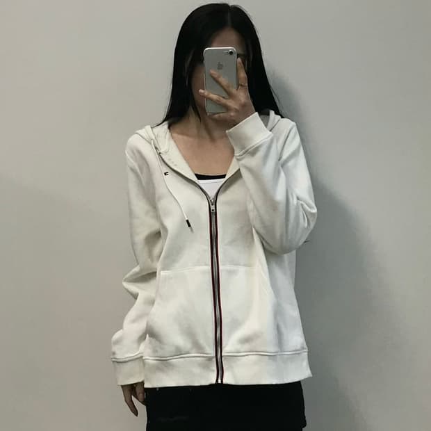 타미힐피거 자수로고 화이트 후드집업