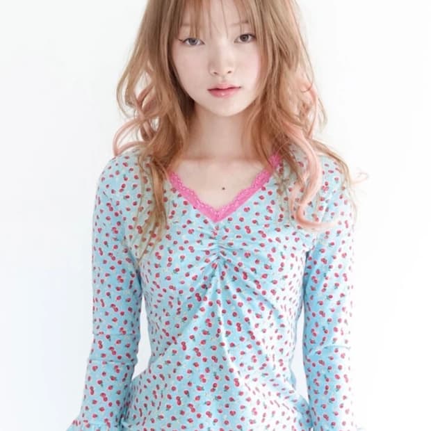 샵페리어 브이넥 티