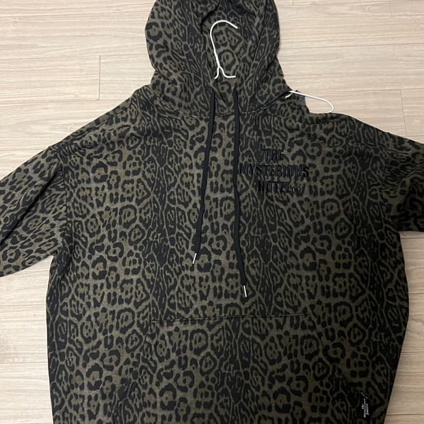 더미스테리어스호텔 후드