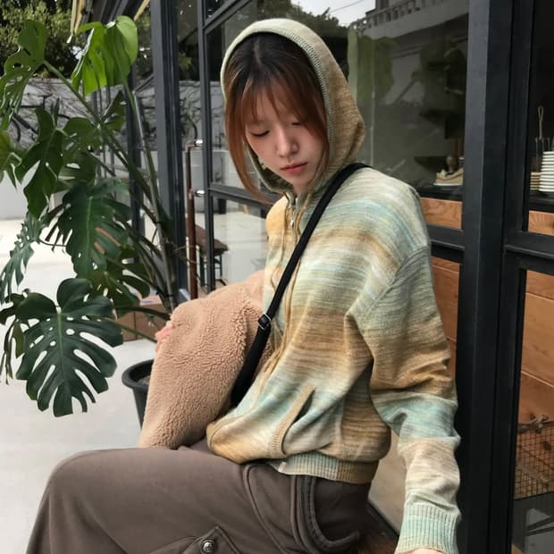 헬로선라이즈 25fw 그라데이션 니트 후드집업 