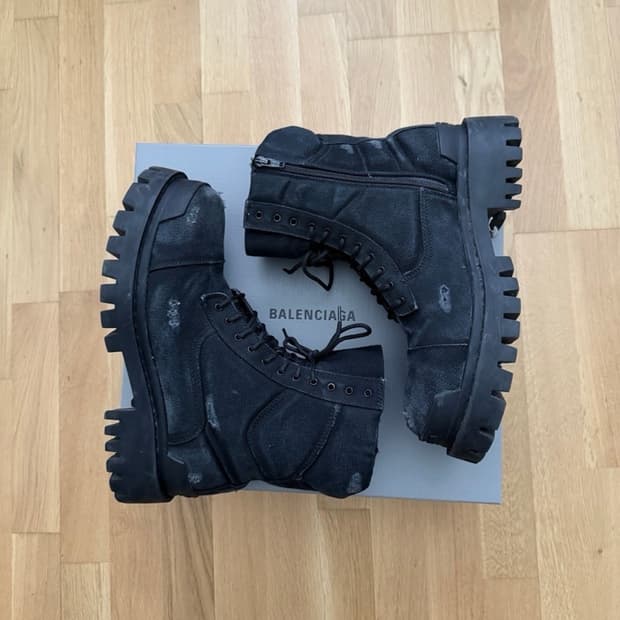 발렌시아가 컴뱃 스트라이크 부츠 42