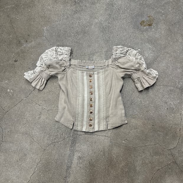 티롤리안 오픈숄더 레이스 리넨 브라우스