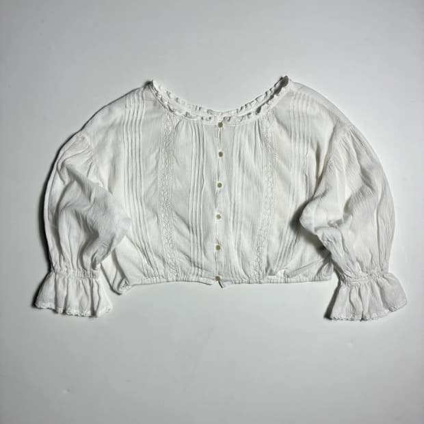 더블유 클로젯 w closet 레이스 핀턱 프릴 크롭 블라우스 R2771