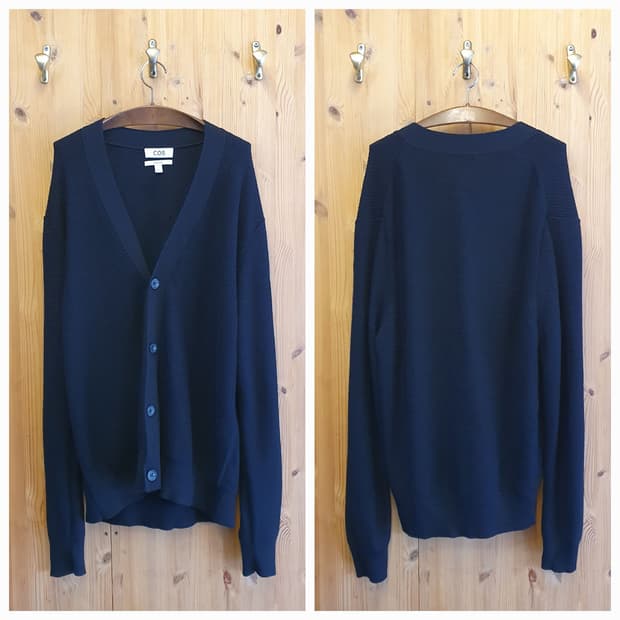 105.COS 리브드 가디건