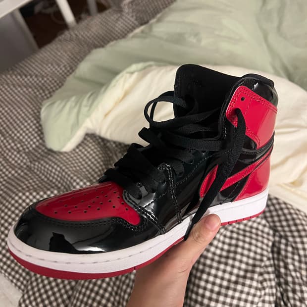 나이키 에어 조던 1 하이 브레드 페이턴트 250