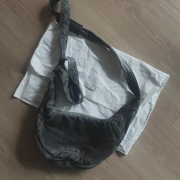 엑슬림 콘크리트백 초판