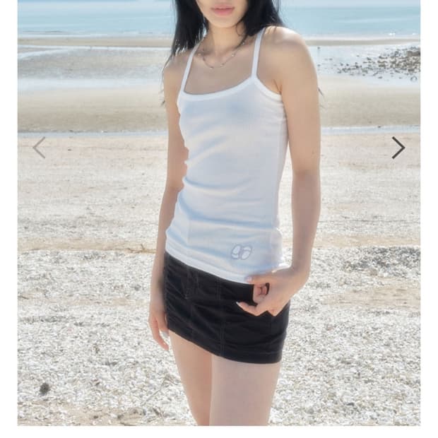 애즈온 틸다 슬리브리스 화이트