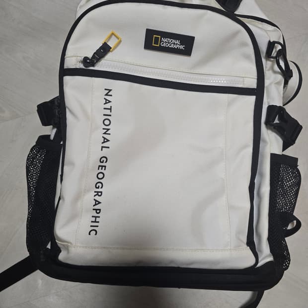네셔널지오그래픽 화이트 백팩