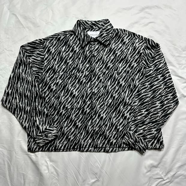 Crunky youth 지브라 모헤어 크롭 셔츠