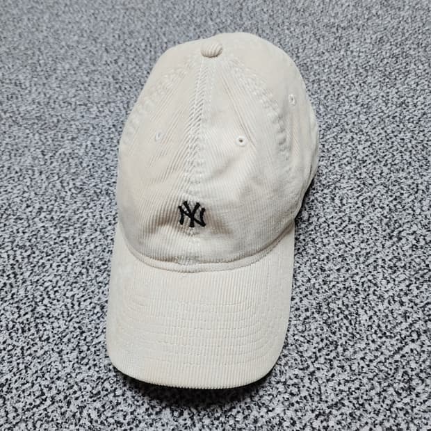 뉴에라 뉴욕양키스 코듀로이 볼캡