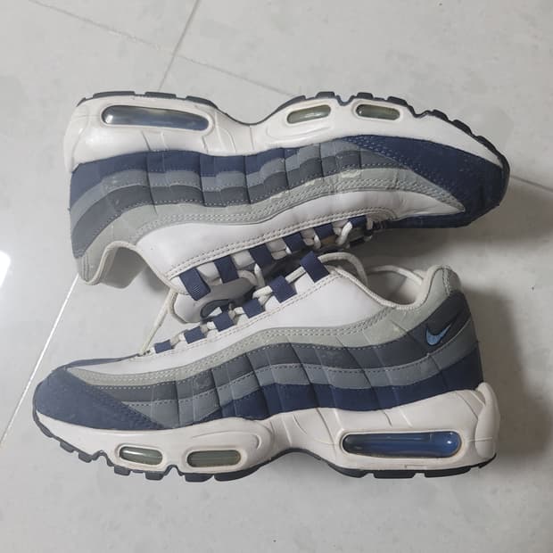 나이키 에어맥스95 까치산 원판 에어 솔스왑 265사이즈 박풀

오리지날