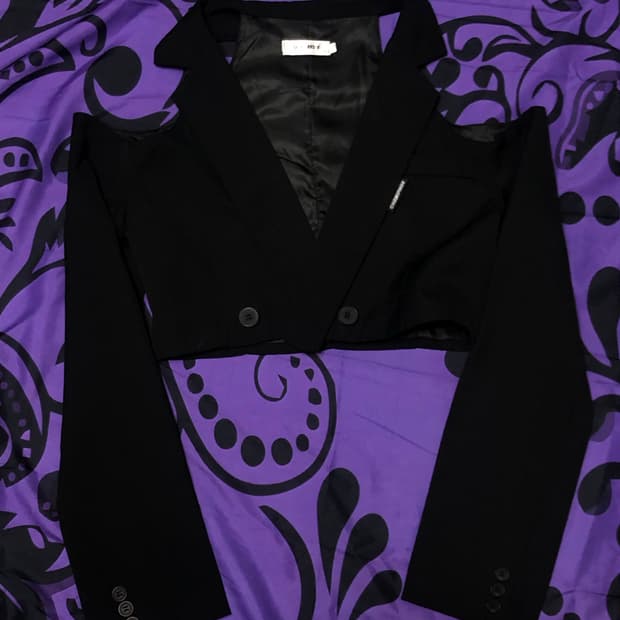 락시크 연말 CHAWIPNOS 컷아웃 크롭 자켓 블랙