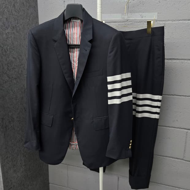 백화점판 / 톰브라운 4BAR 금장 울 블레이저 슬랙스 수트 셋업 1