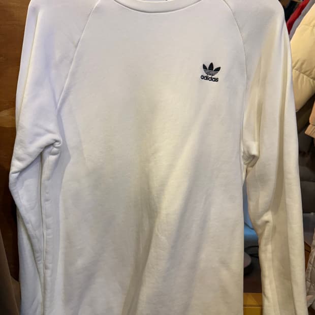 아디다스 자수로고 화이트 맨투맨
