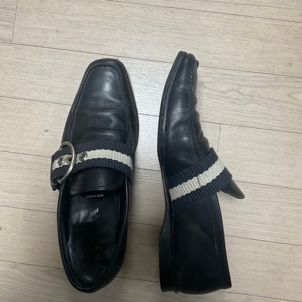 프라다 버클 로퍼