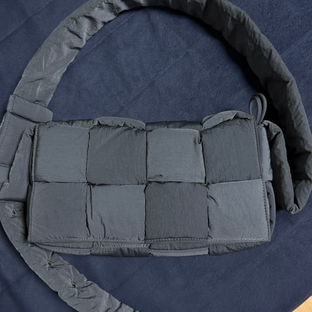 보테가베네타 패딩백