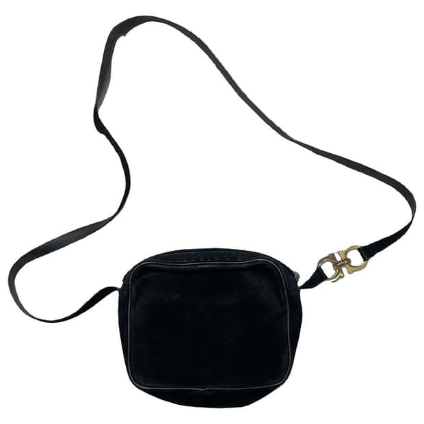 살바토레 페라가오 스웨이드 간치니 로고 블랙 크로스백