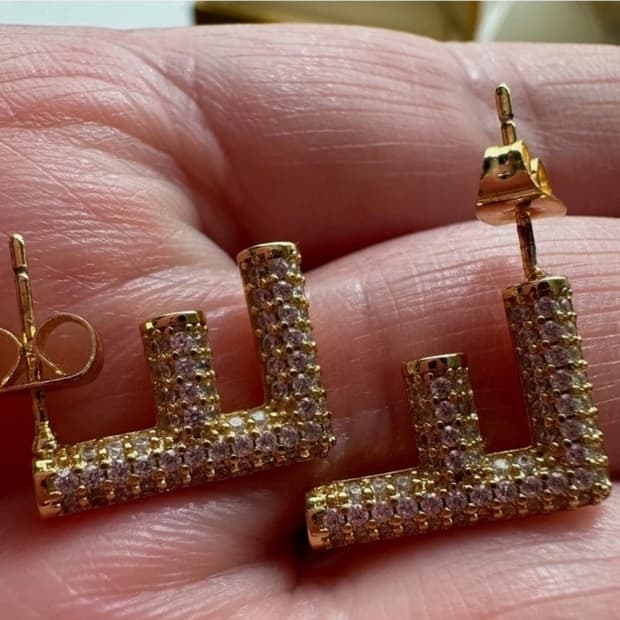 펜디 FF 크리스탈 스터드 귀걸이