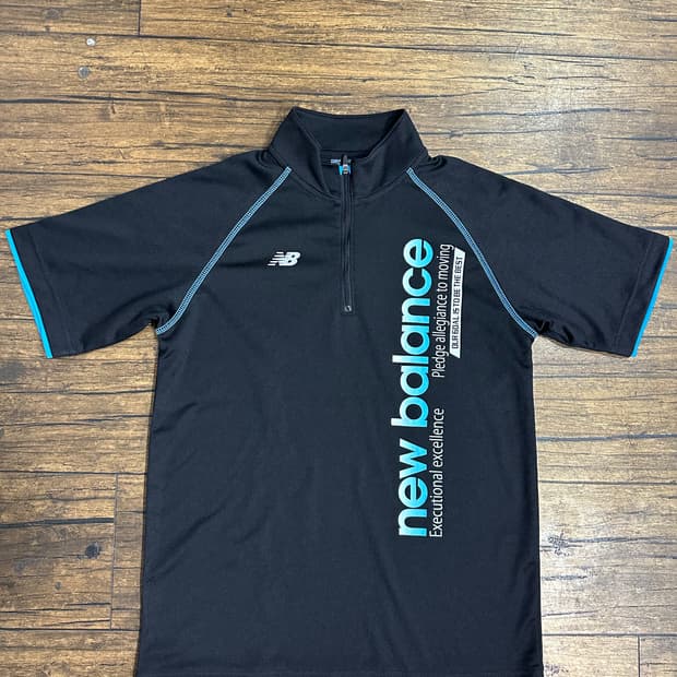 뉴발란스 남성 반팔 티셔츠 M 새제품 올드스쿨패턴