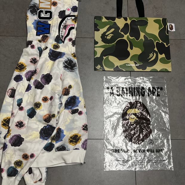 새상품급) 플로럴 카모 백계 후드집업 