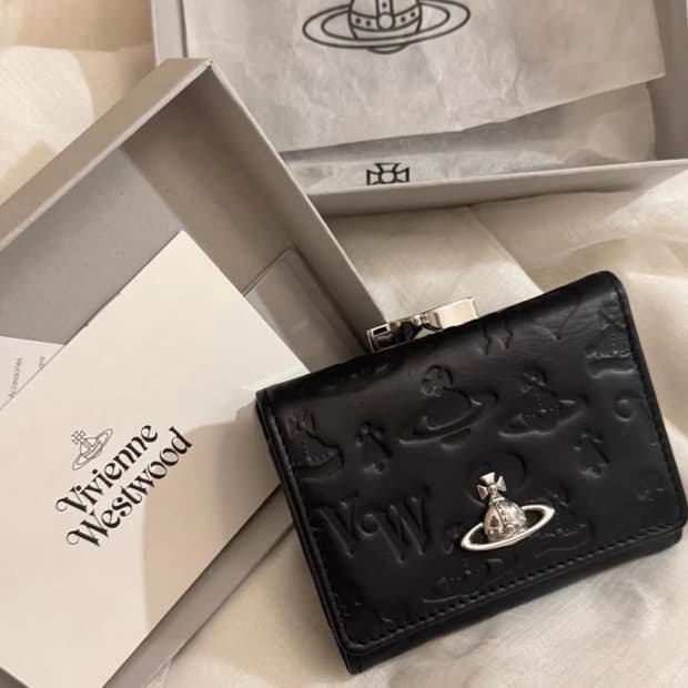 비비안웨스트우드 아카이브 은장 orb 로고 펀칭 레더 반지갑