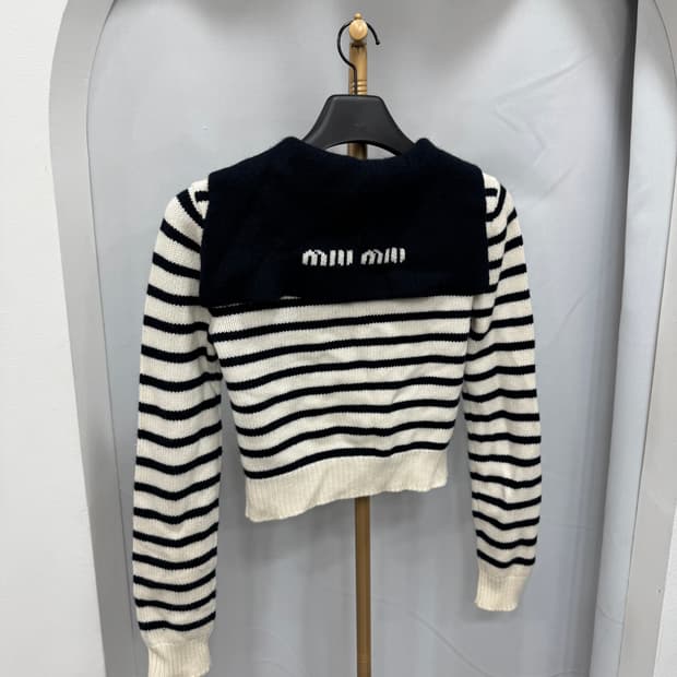미우미우 스트라이프 캐시미어 가디건 38사이즈 