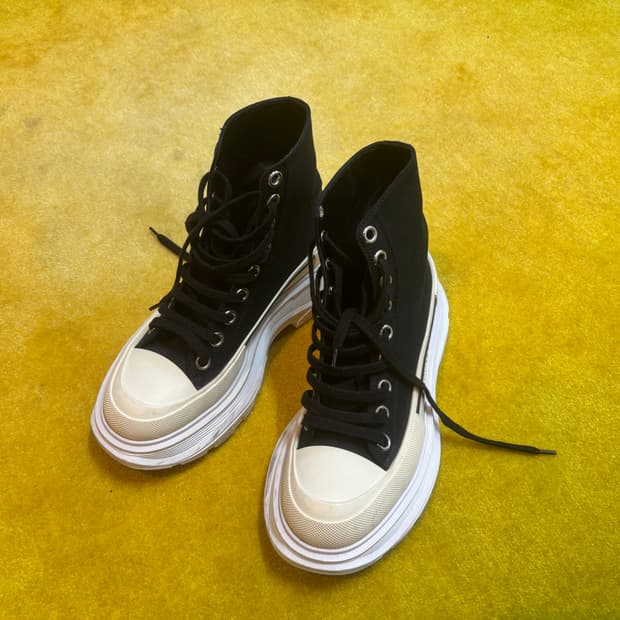 Alexander McQueen Tread Slick 하이탑 스니커즈