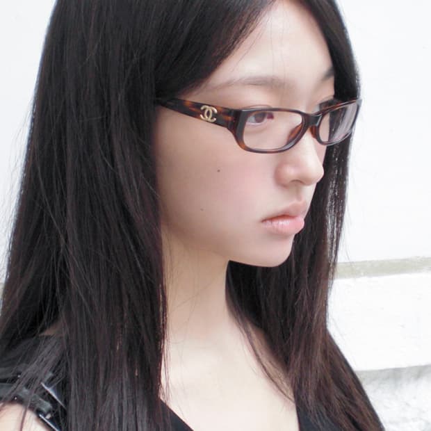 CHANEL tortoiseshell logo glasses
