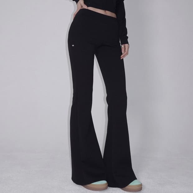 페일제이드 로우라이즈 부츠컷 블랙 팬츠