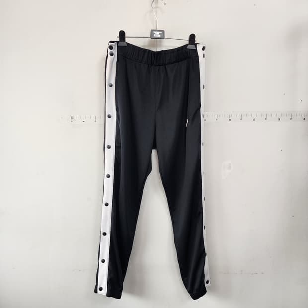 나이키 검정색 사이드 버튼 트랙 팬츠