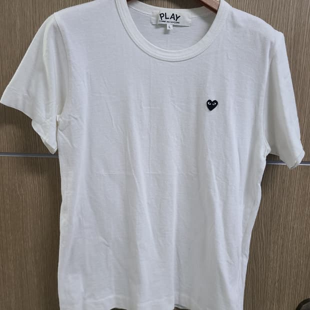 꼼데가르송 화이트 반팔티 