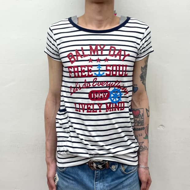Stripe pocket gray shoulder T-shirt 