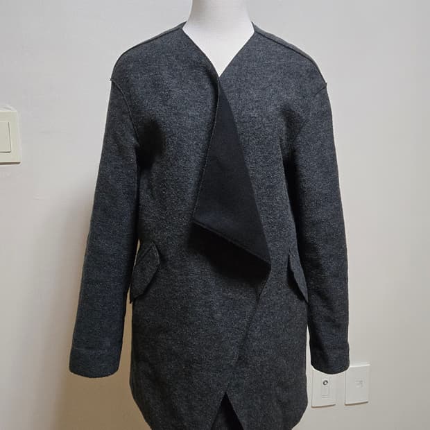 아떼바네사브루노 오픈 코트 