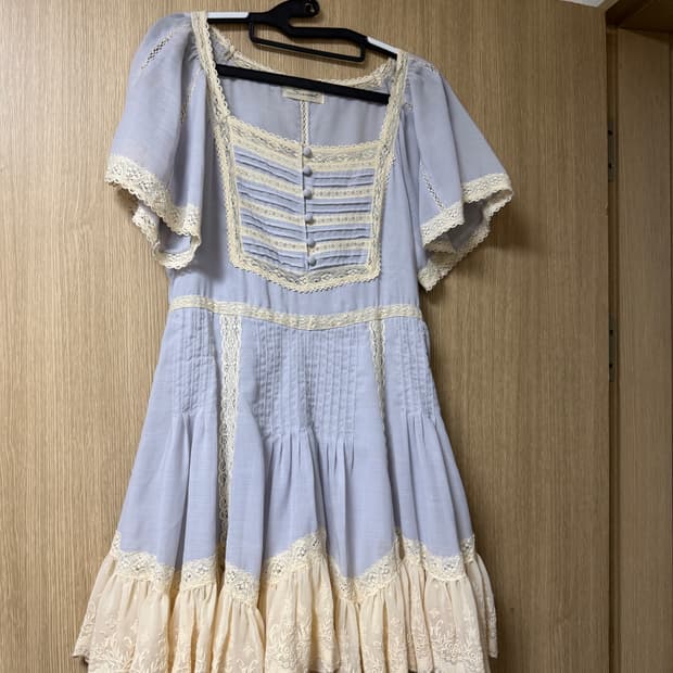 소라색 레이스 원피스