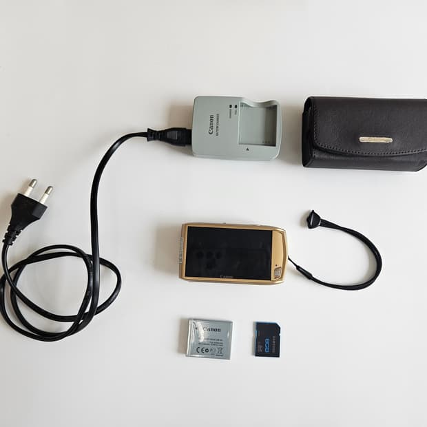 캐논 ixus 310 HS 골드 디지털 카메라 팝니다.