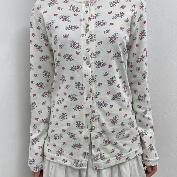 플로럴 버튼 슬리브 탑