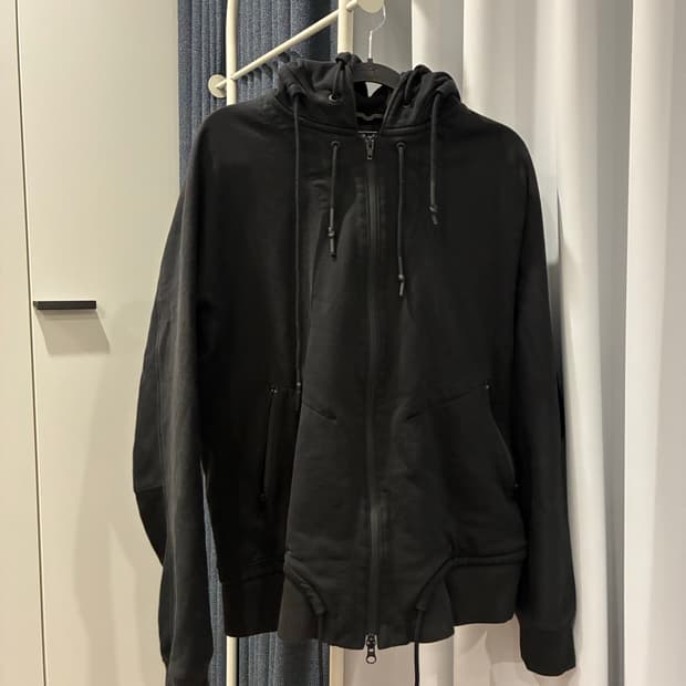 Y-3 디컨스트럭티드 후드티