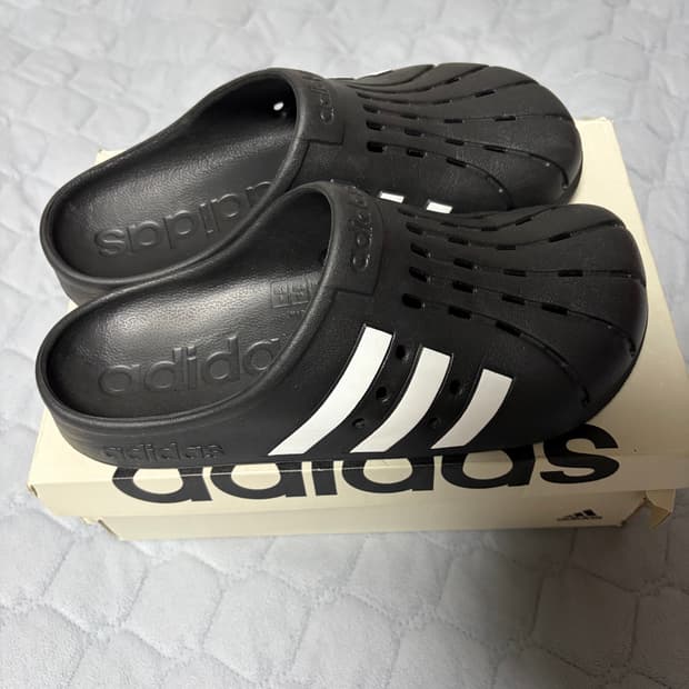아디다스 아딜렛클로그 슬리퍼