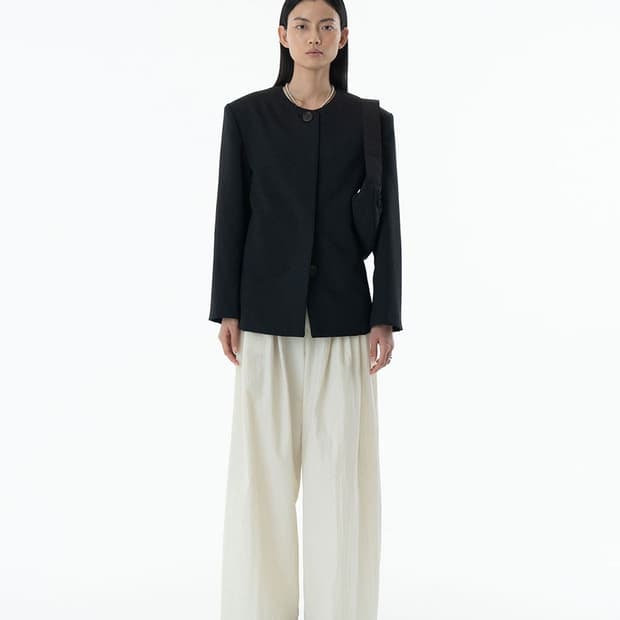 아모멘토 쓰리턱 밴딩 팬츠 아이보리