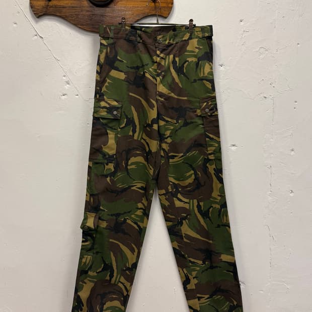 35.5) German Military Camouflage Cargo P