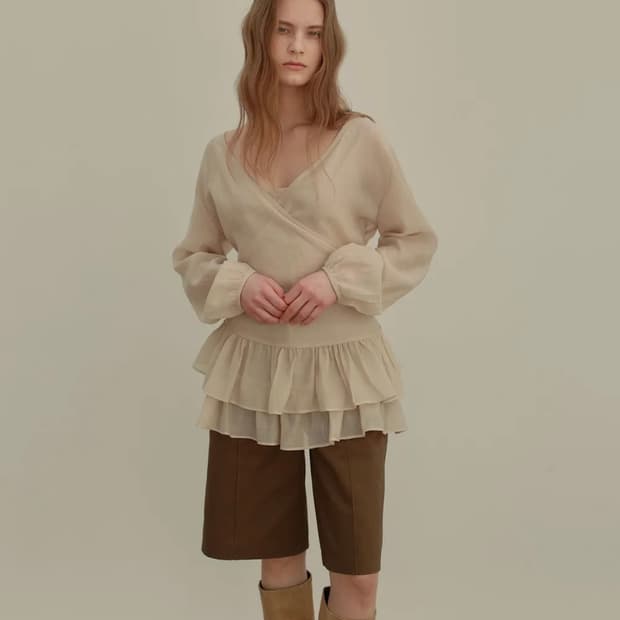 ouro FRILL BLOUSE SET-UP 아우로 프릴 블라우스 셋업